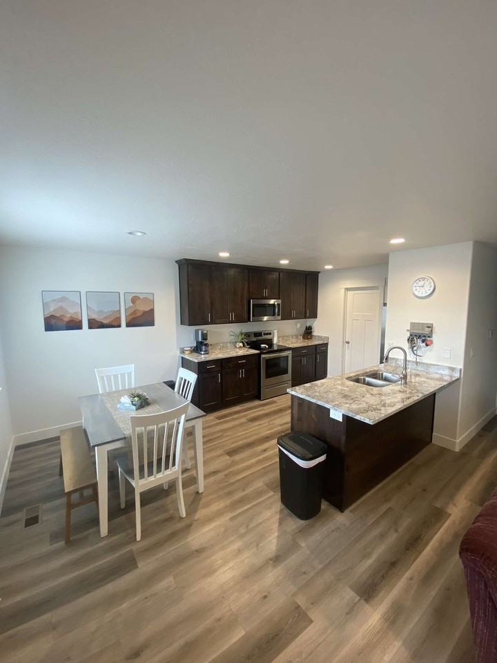 546 625 South #12 - Photo 2 of 19