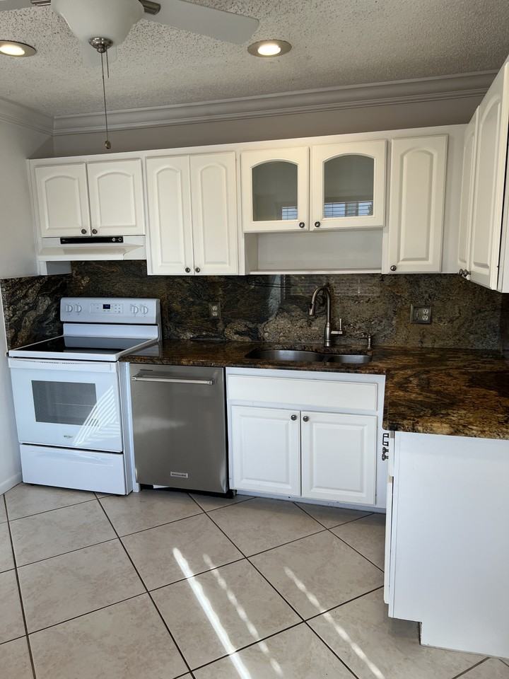 119 Lakeview Avenue #2 - Photo 3 of 16