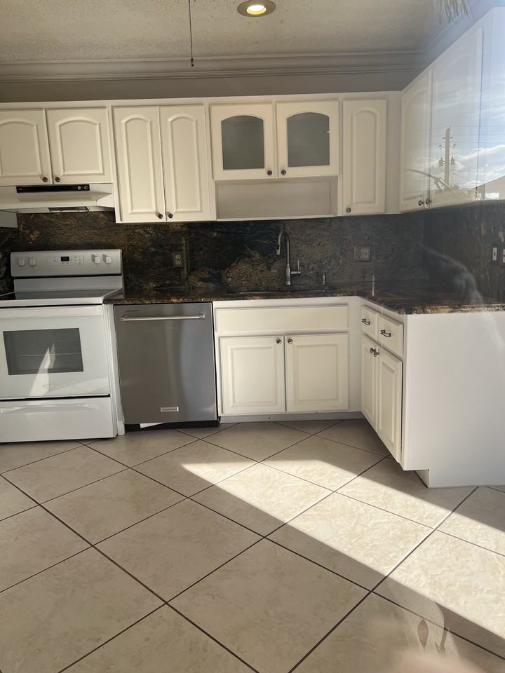 119 Lakeview Avenue #2 - Photo 4 of 16