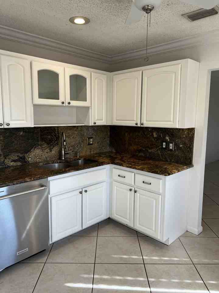 119 Lakeview Ave #2 - Photo 5 of 17