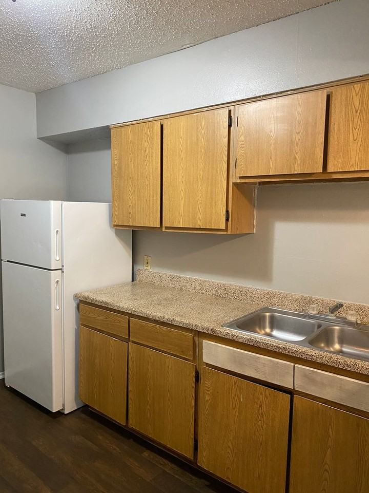 BRIGHTWAY MANOR - Photo 5 of 17