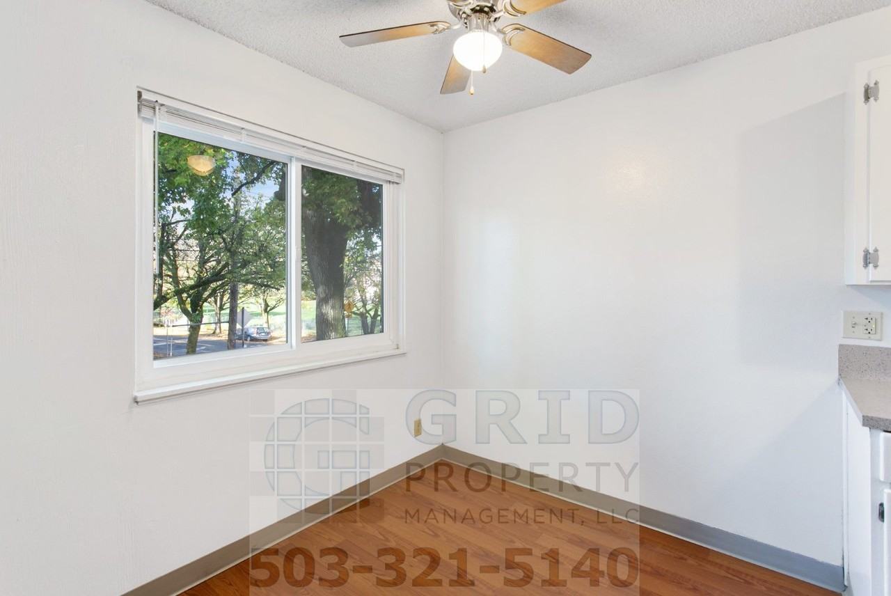 1800 Se Stark St #106 - Photo 5 of 15