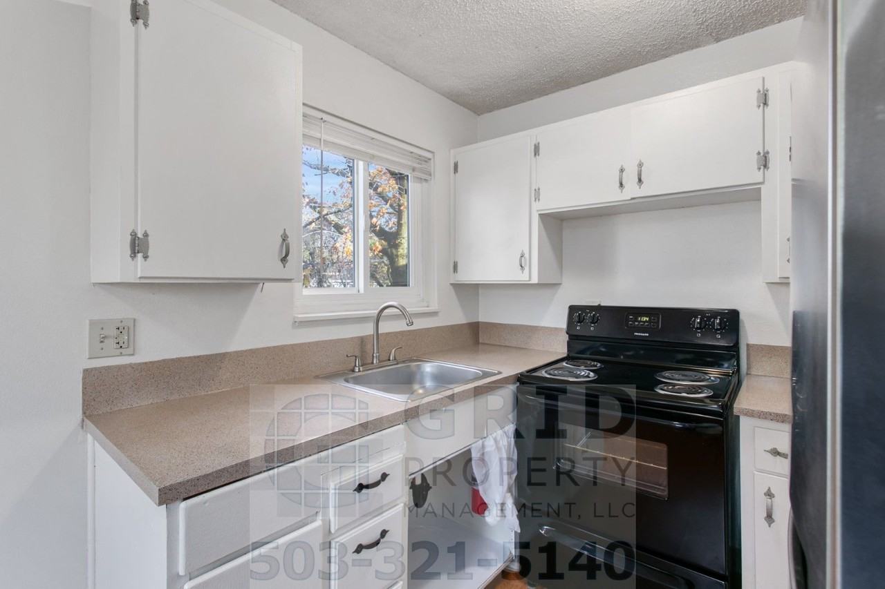 1800 Se Stark St #106 - Photo 4 of 15