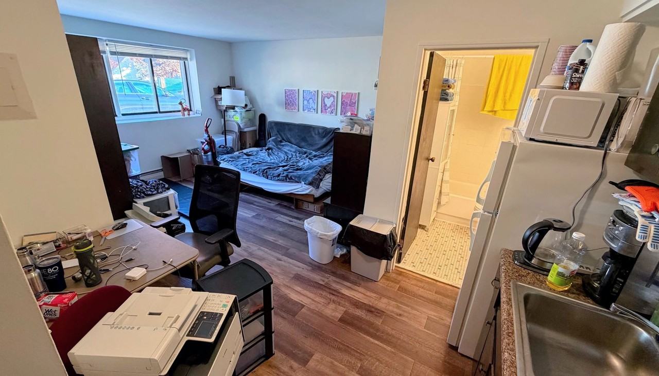 615 Ontario Street SE - Photo 3 of 18