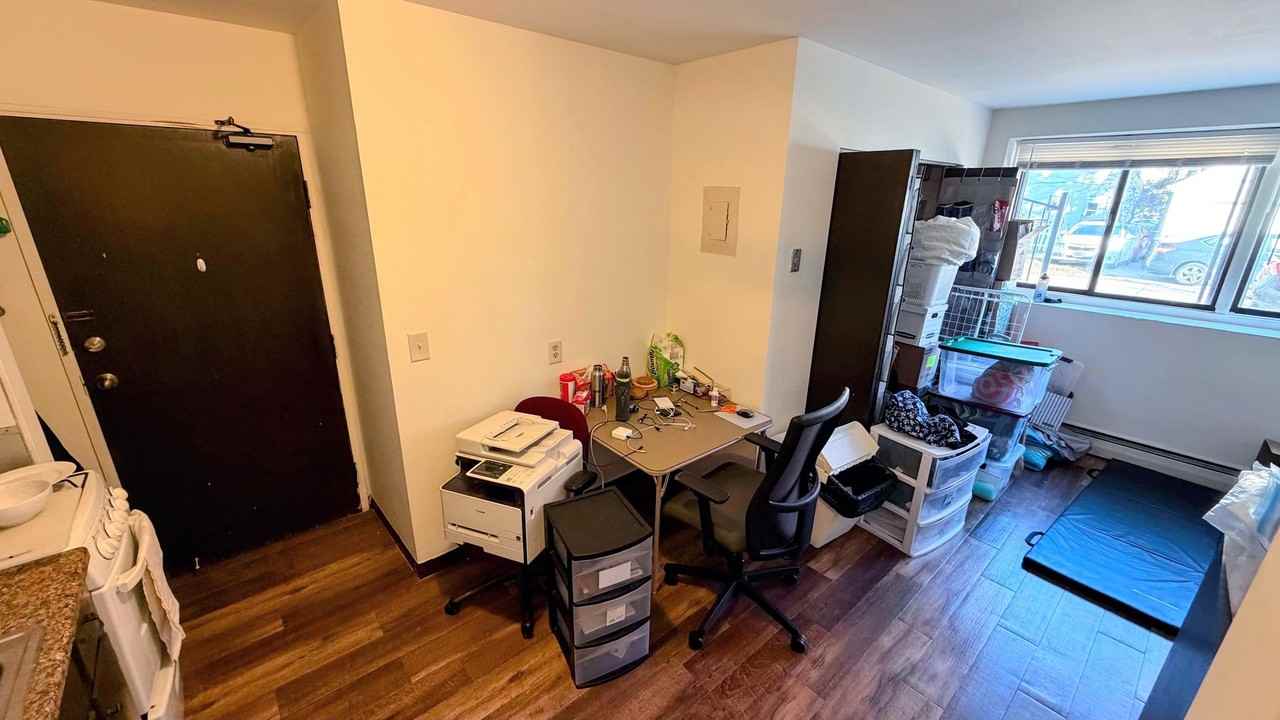 615 Ontario Street SE - Photo 4 of 18