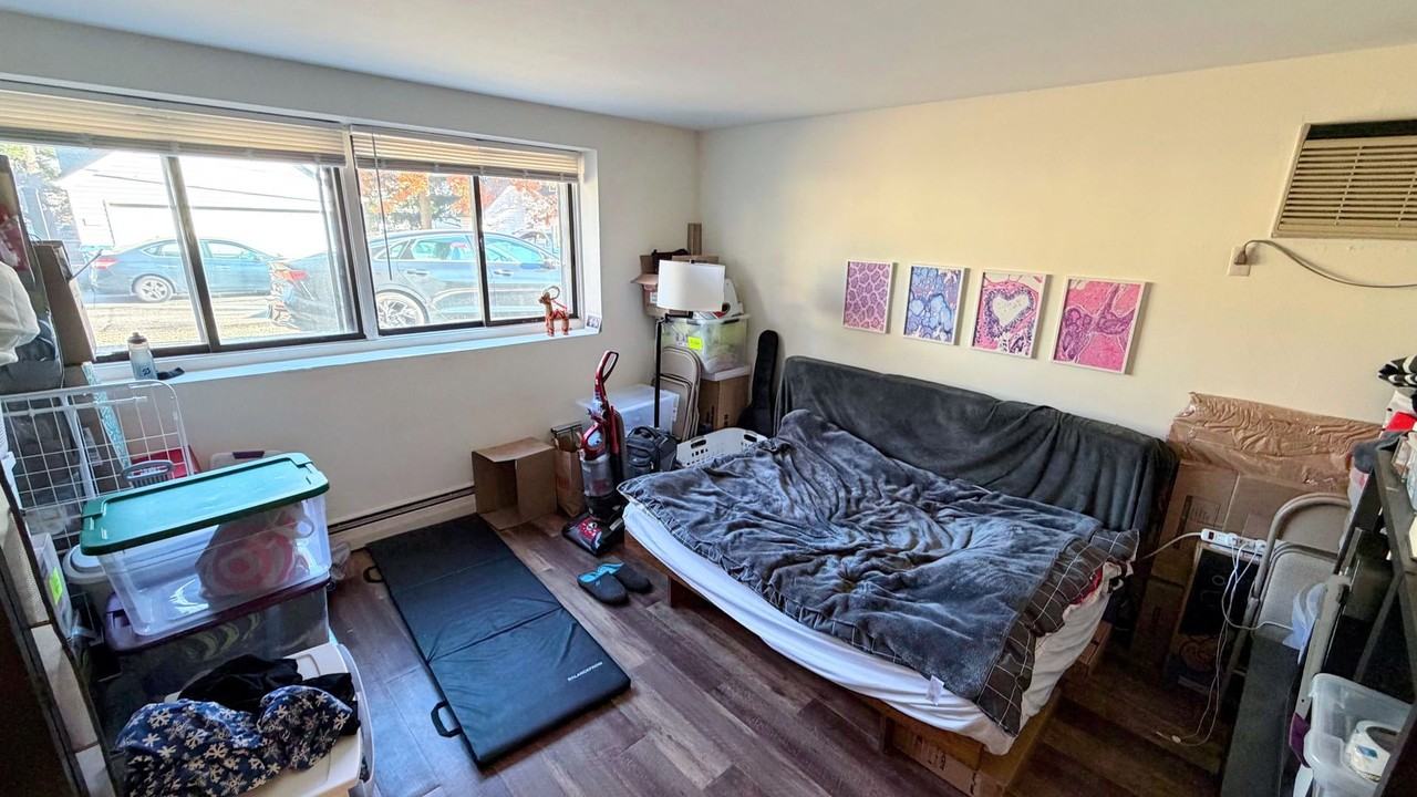 615 Ontario Street SE - Photo 5 of 18