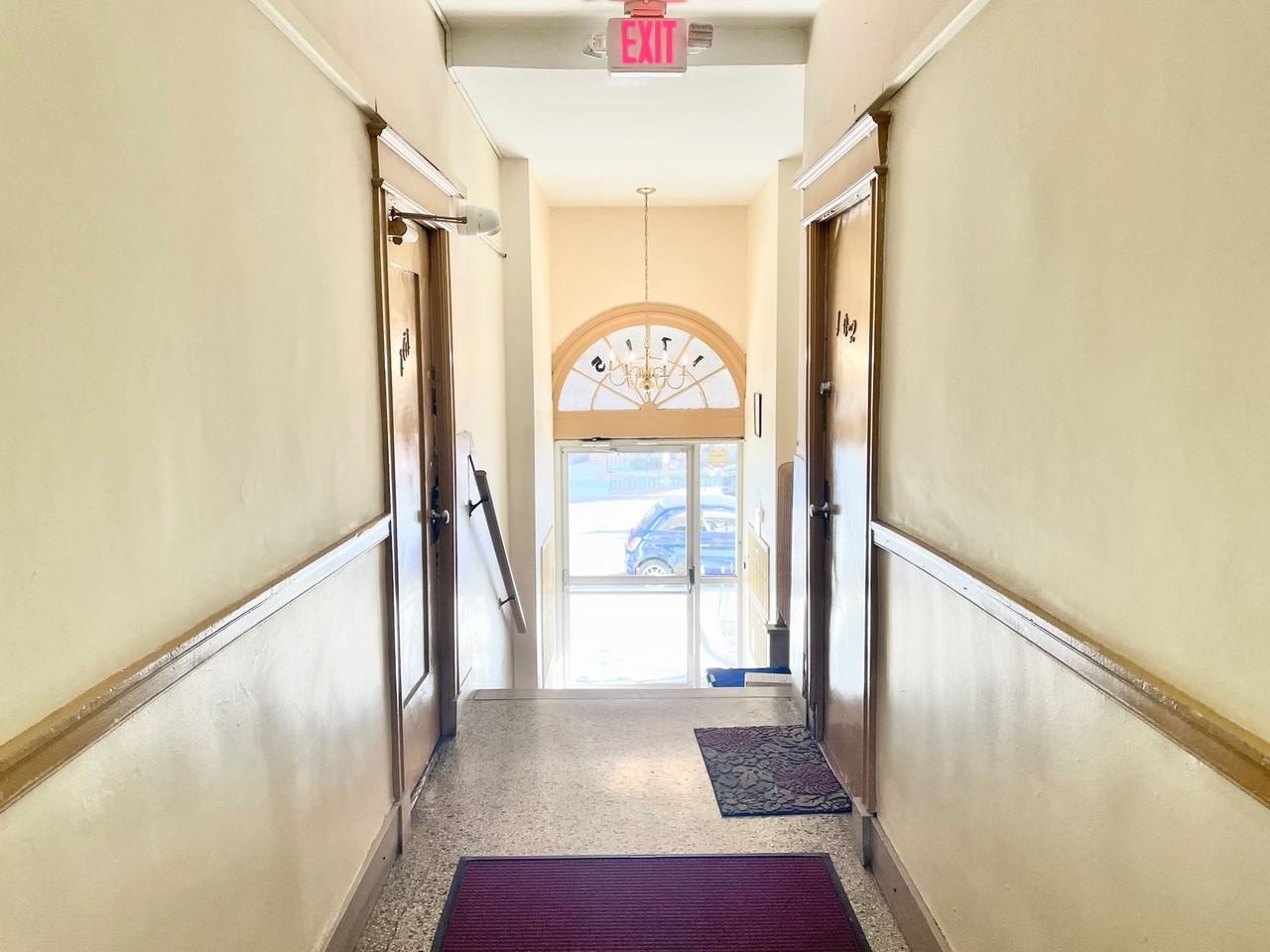 Affordable apartment in Dupont Circle - Photo 3 of 21