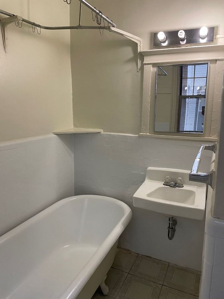 Affordable apartment in Dupont Circle - Photo 6 of 21