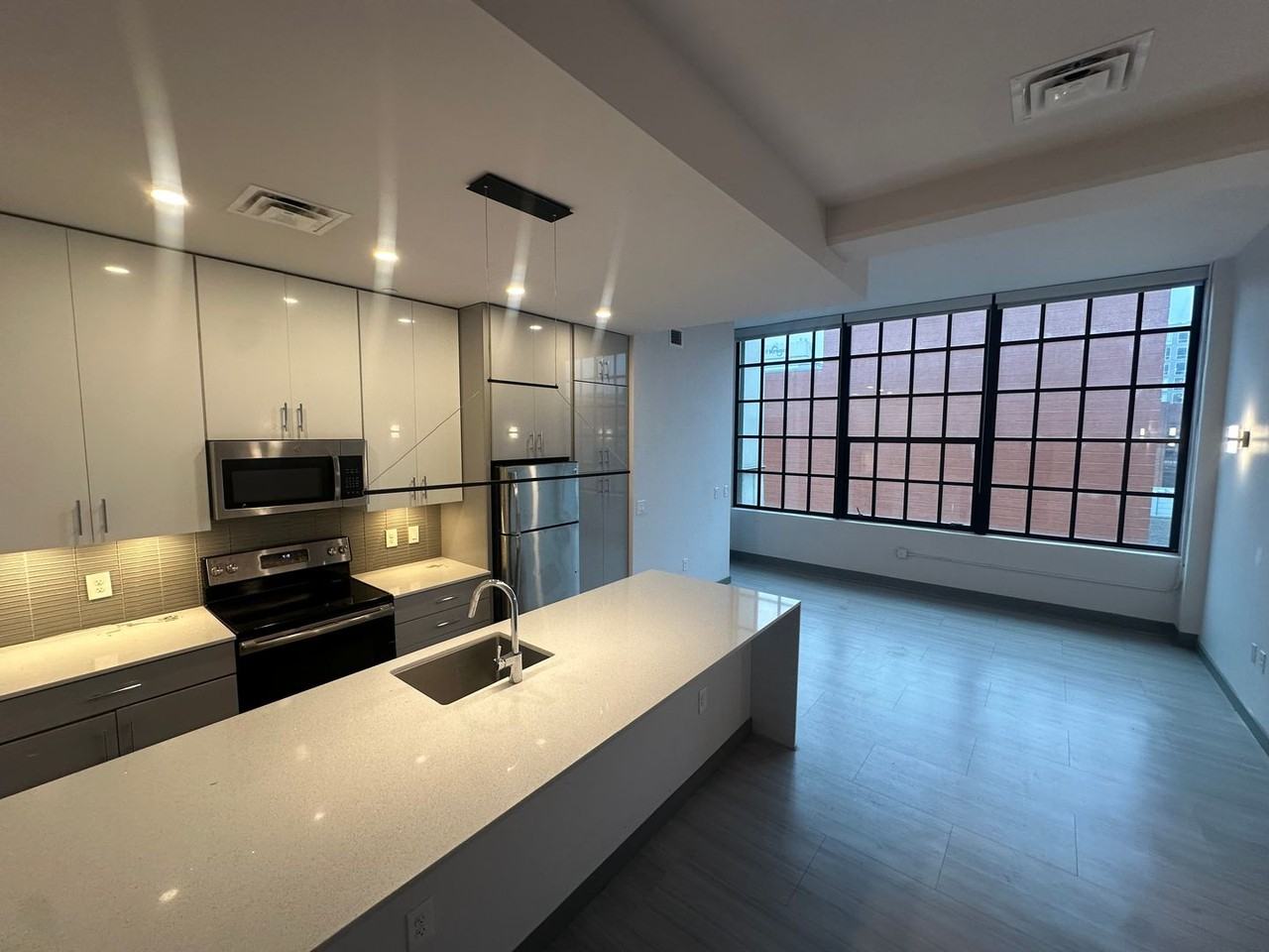 Sixth Street Exchange - Photo 2 of 18