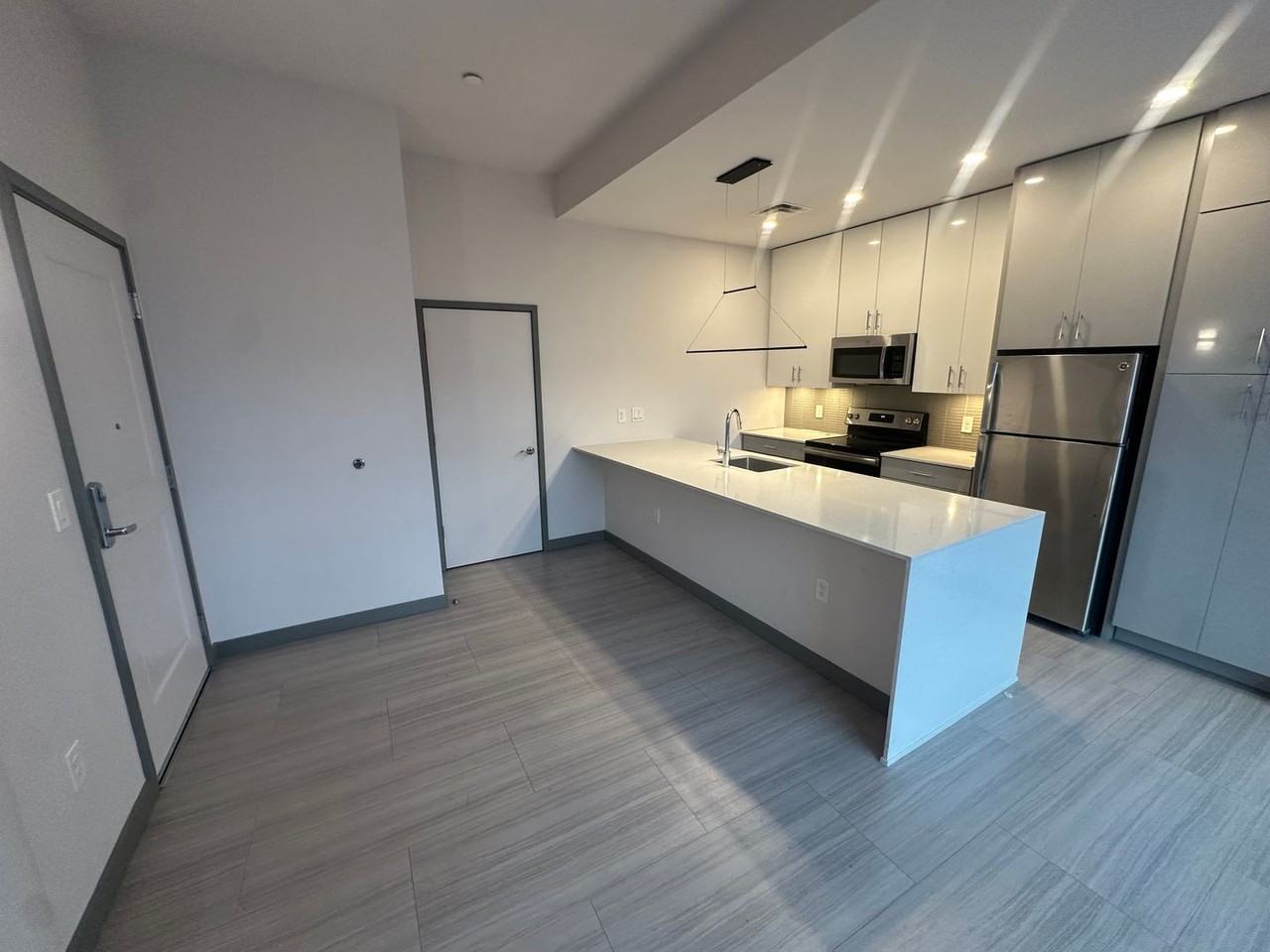 Sixth Street Exchange - Photo 3 of 18