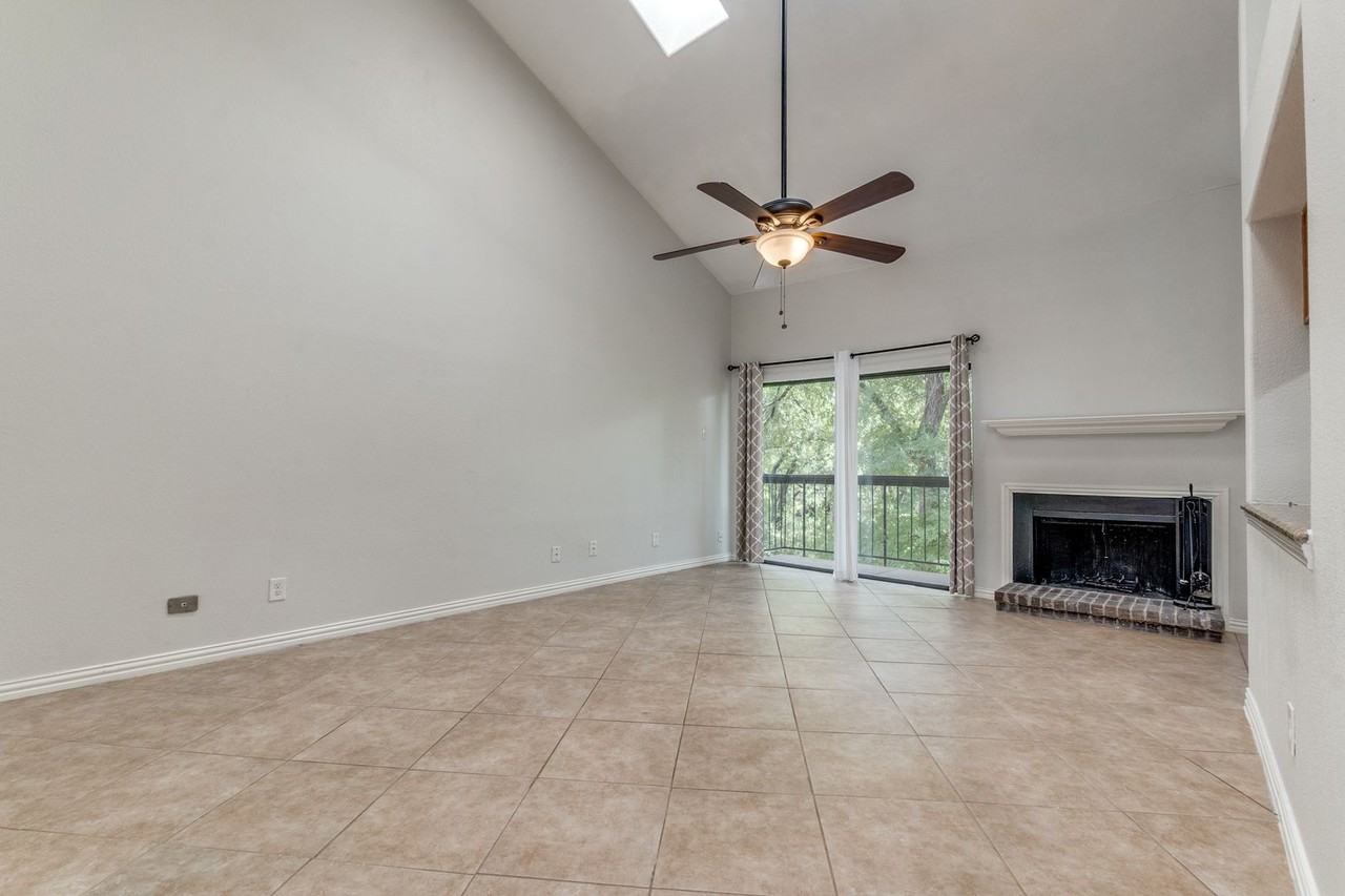 Creekside Condominumums - Photo 5 of 31