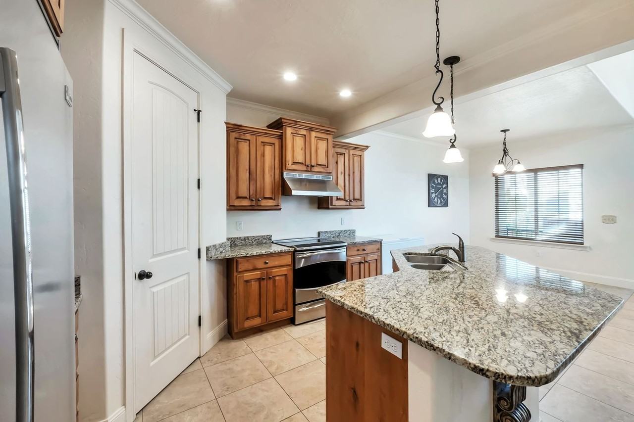 918 North 960 West - Photo 6 of 36