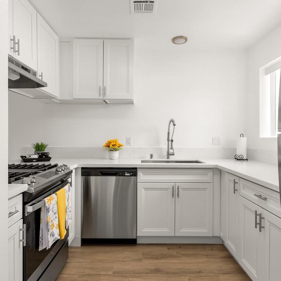 1471 Grove Ave - Photo 3 of 15