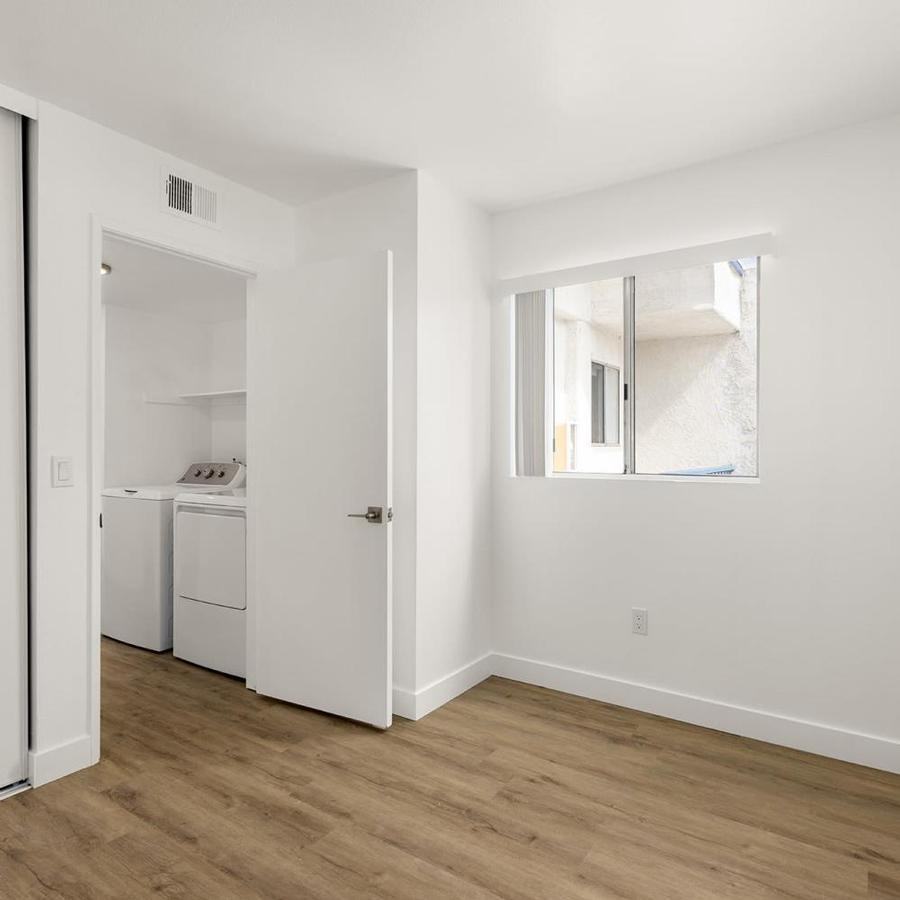 1471 Grove Ave - Photo 4 of 15