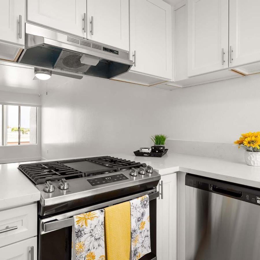 1471 Grove Ave - Photo 2 of 15