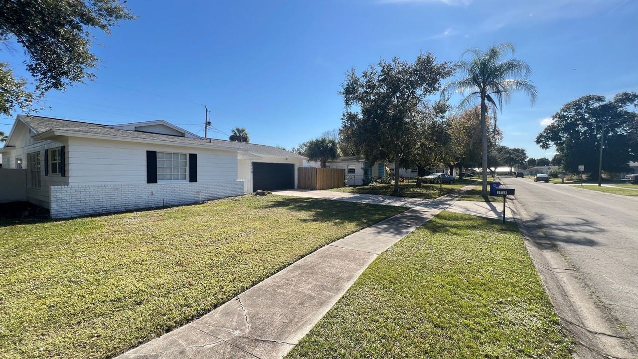 1718 Palmer Lane - Photo 3 of 38