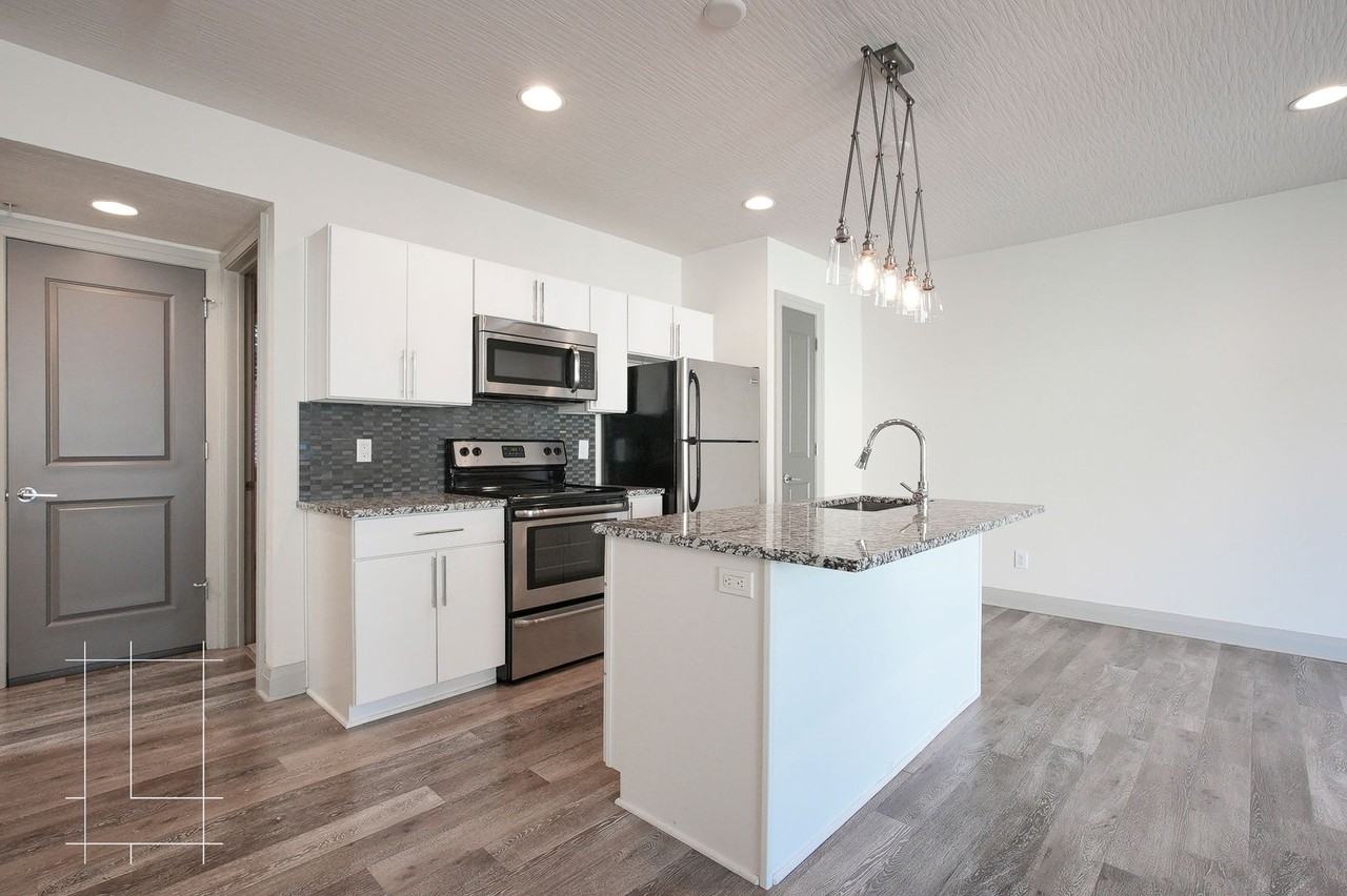 40 West - Photo 2 of 50