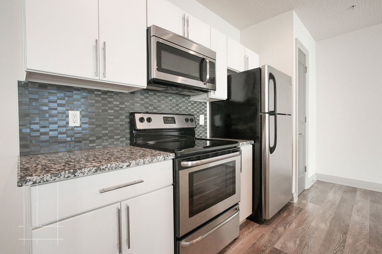 40 West - Photo 5 of 50