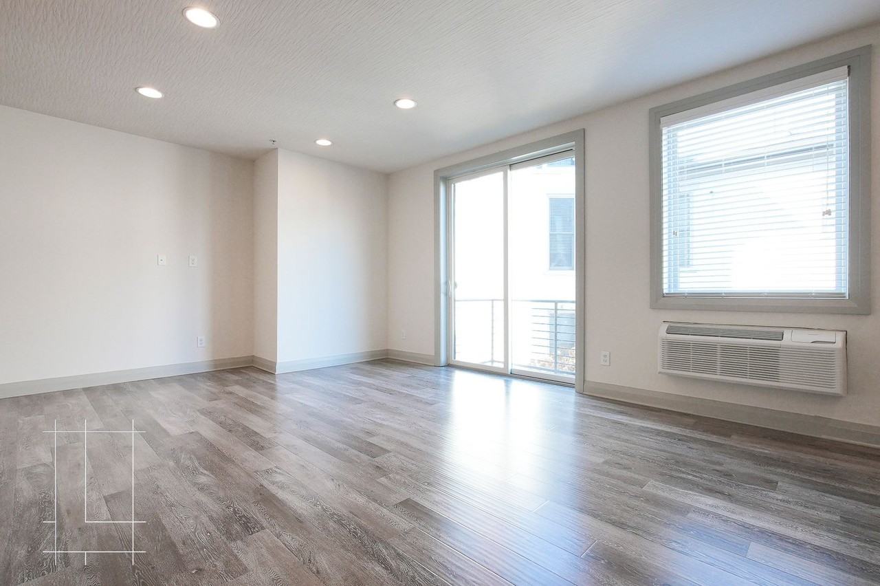 40 West - Photo 7 of 50