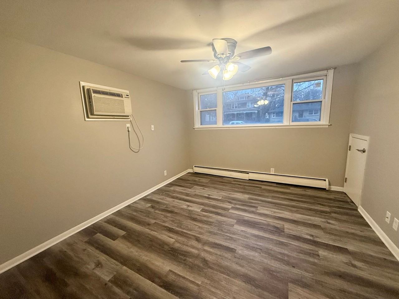 928 E St - Photo 2 of 16