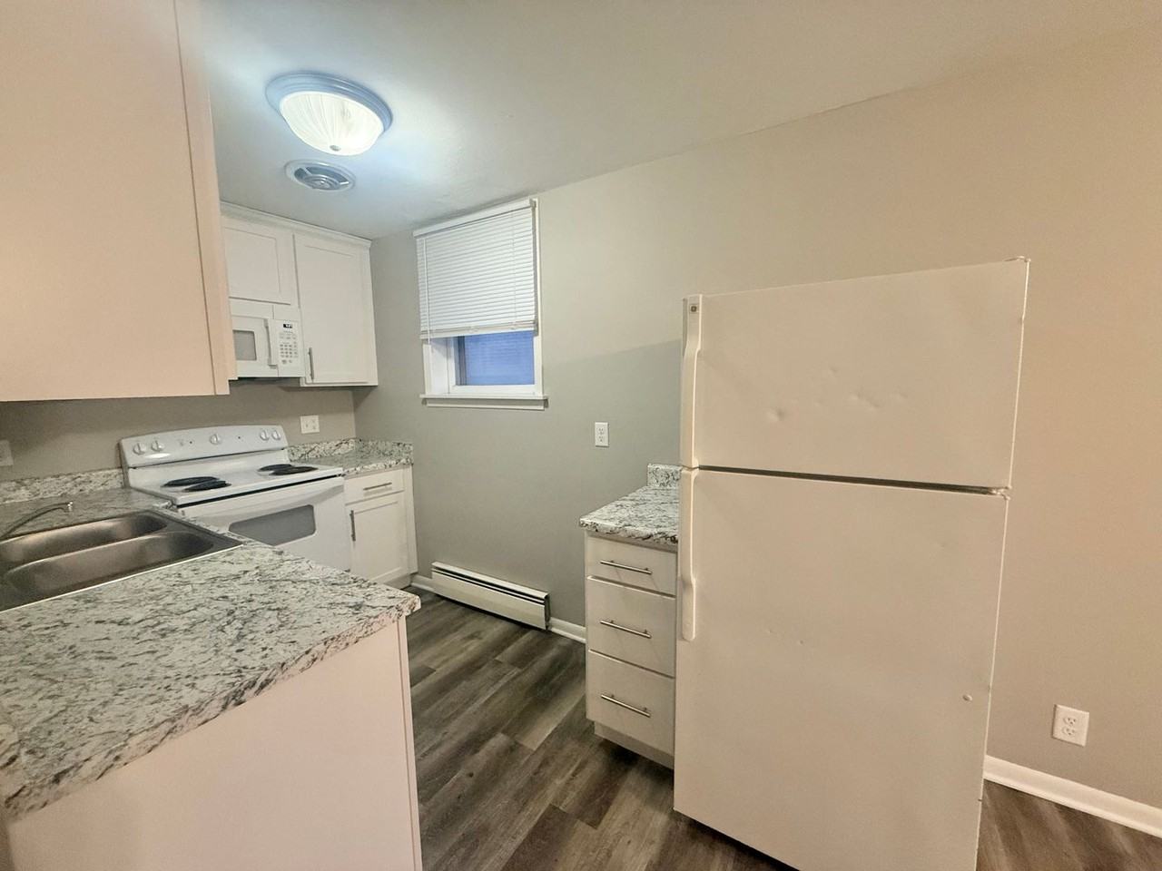 928 E St - Photo 3 of 16