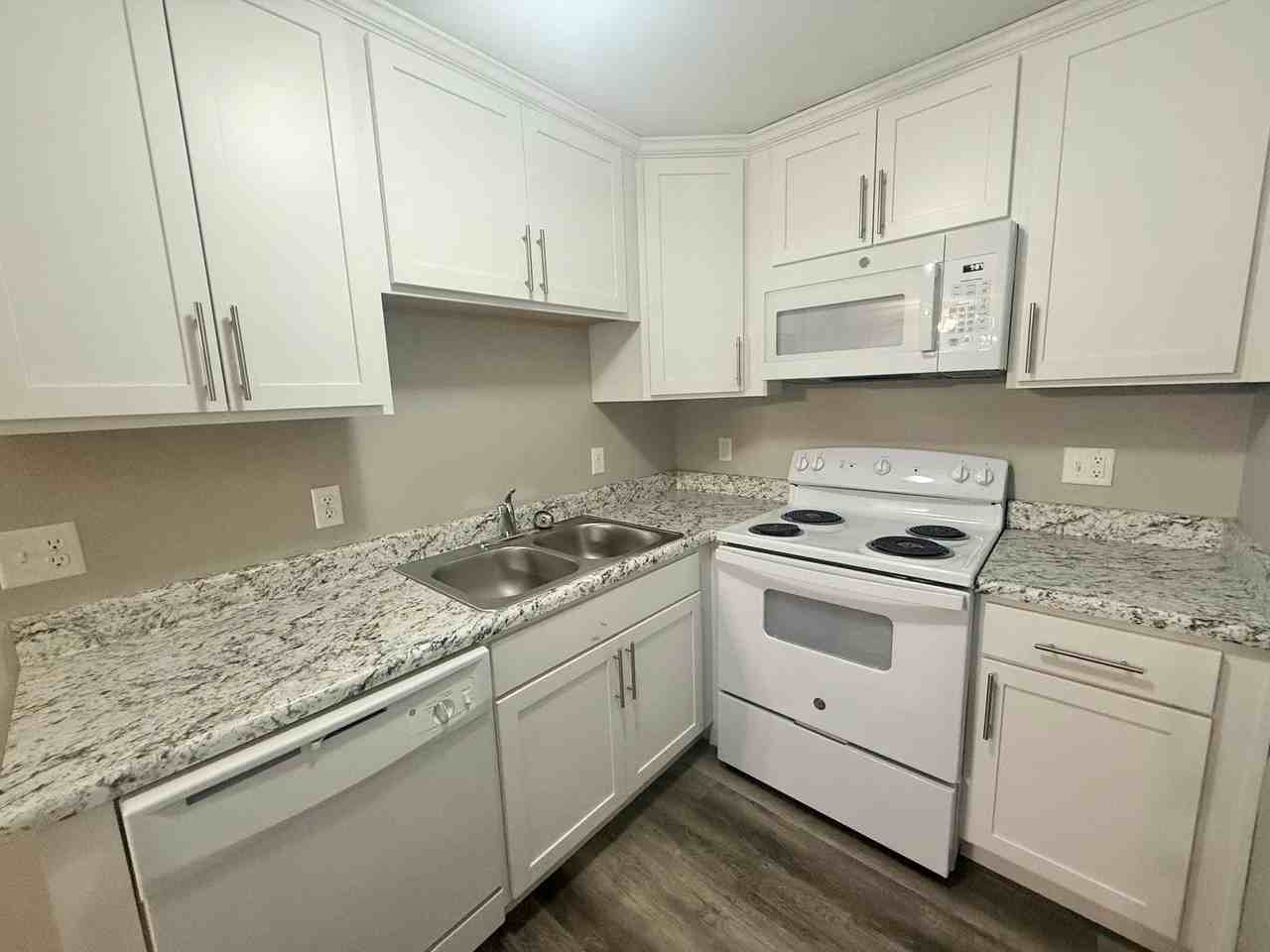 928 E St - Photo 4 of 16