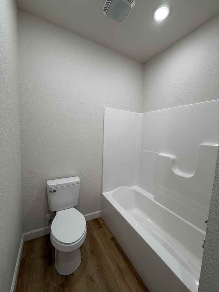 321 Houghton St - Photo 4 of 42