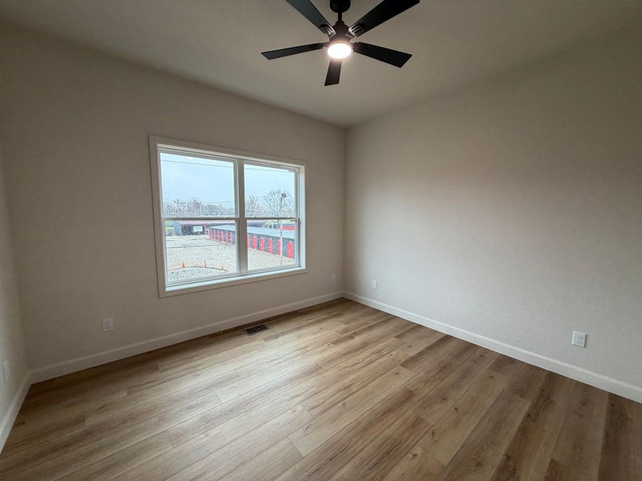 321 Houghton St - Photo 6 of 42