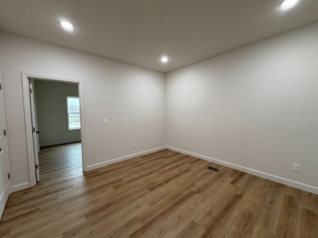 321 Houghton St - Photo 7 of 42