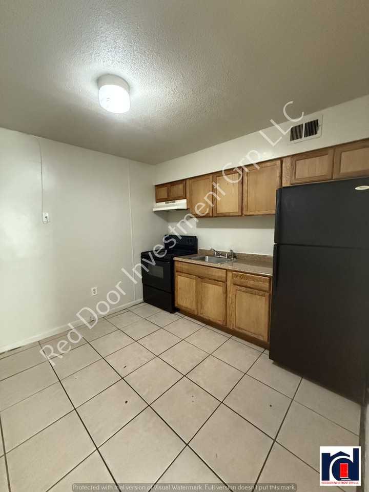 800 N Hastings St #002 - Photo 5 of 12