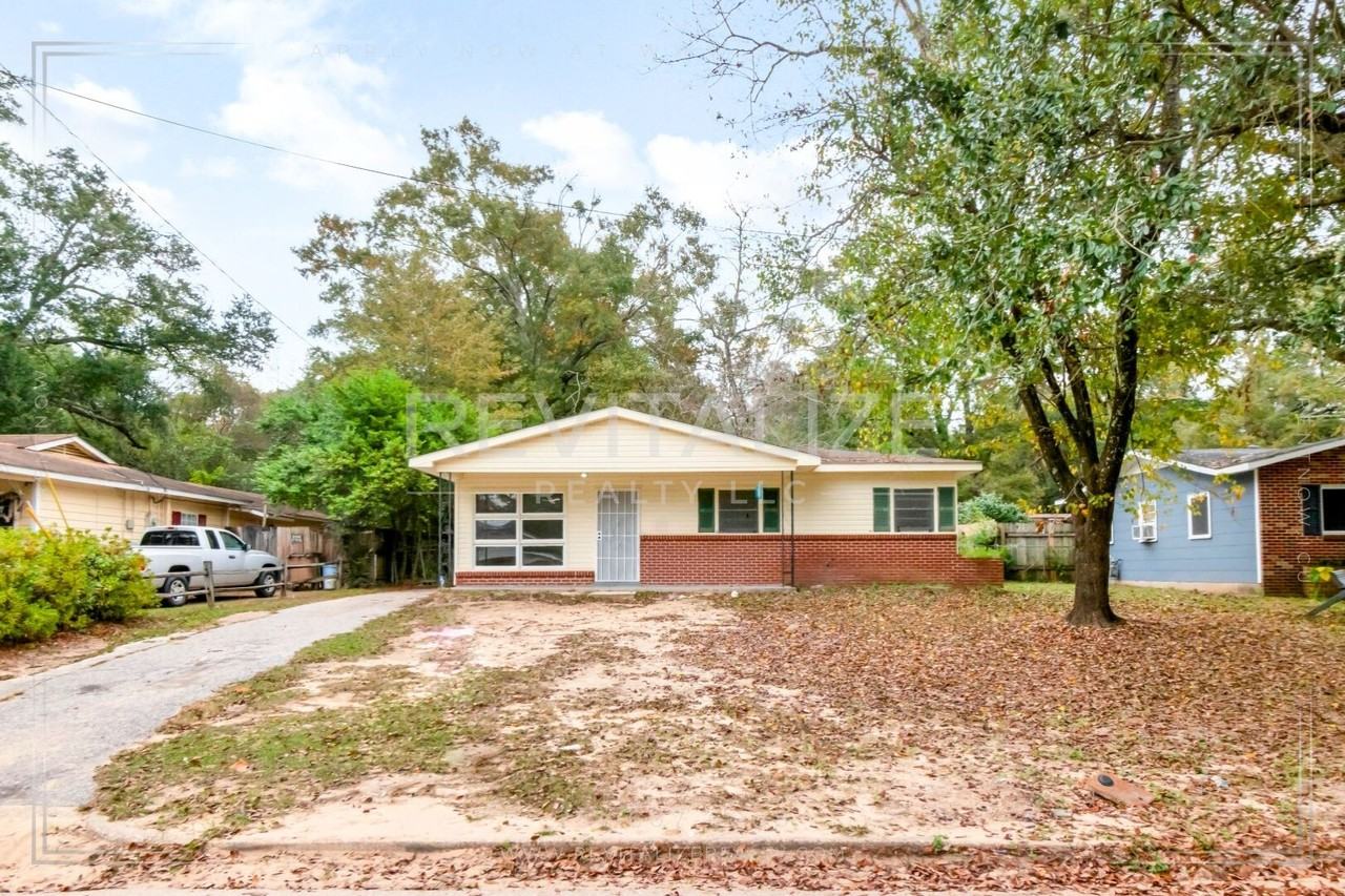 1104 Rhett Drive - Photo 2 of 21