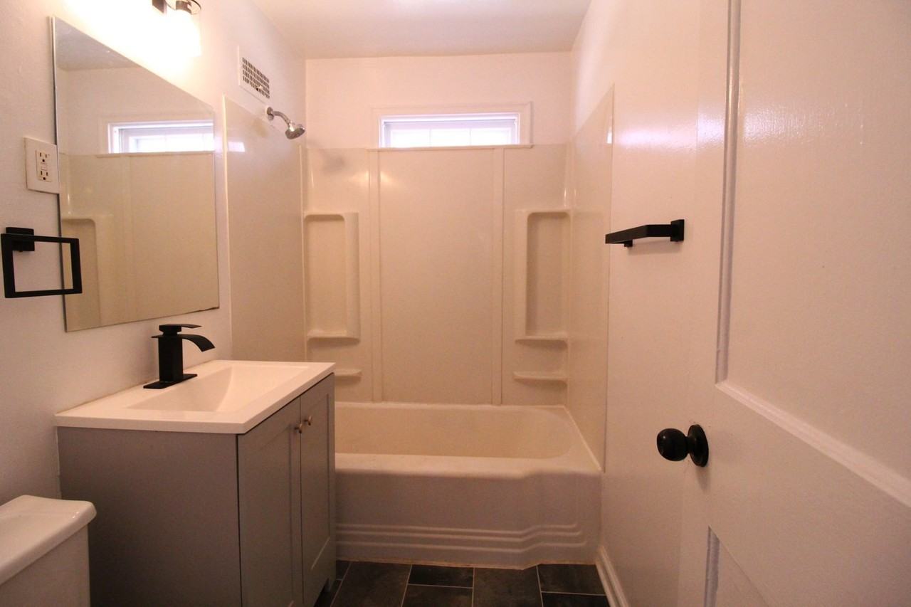 4409 S Parkway Dr - Photo 7 of 7