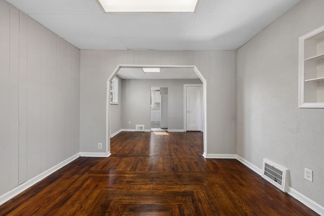 7028 Maxwell Ave - Photo 2 of 12