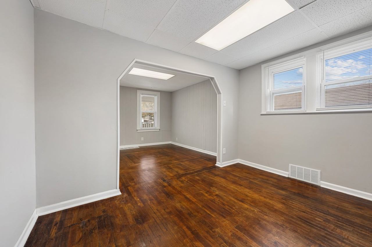 7028 Maxwell Ave - Photo 3 of 12