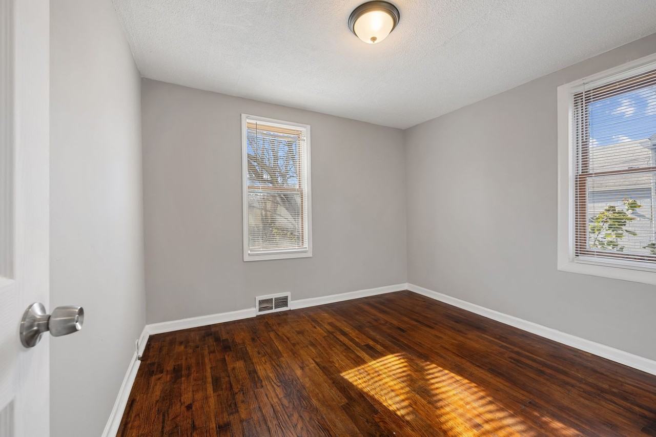 7028 Maxwell Ave - Photo 6 of 12