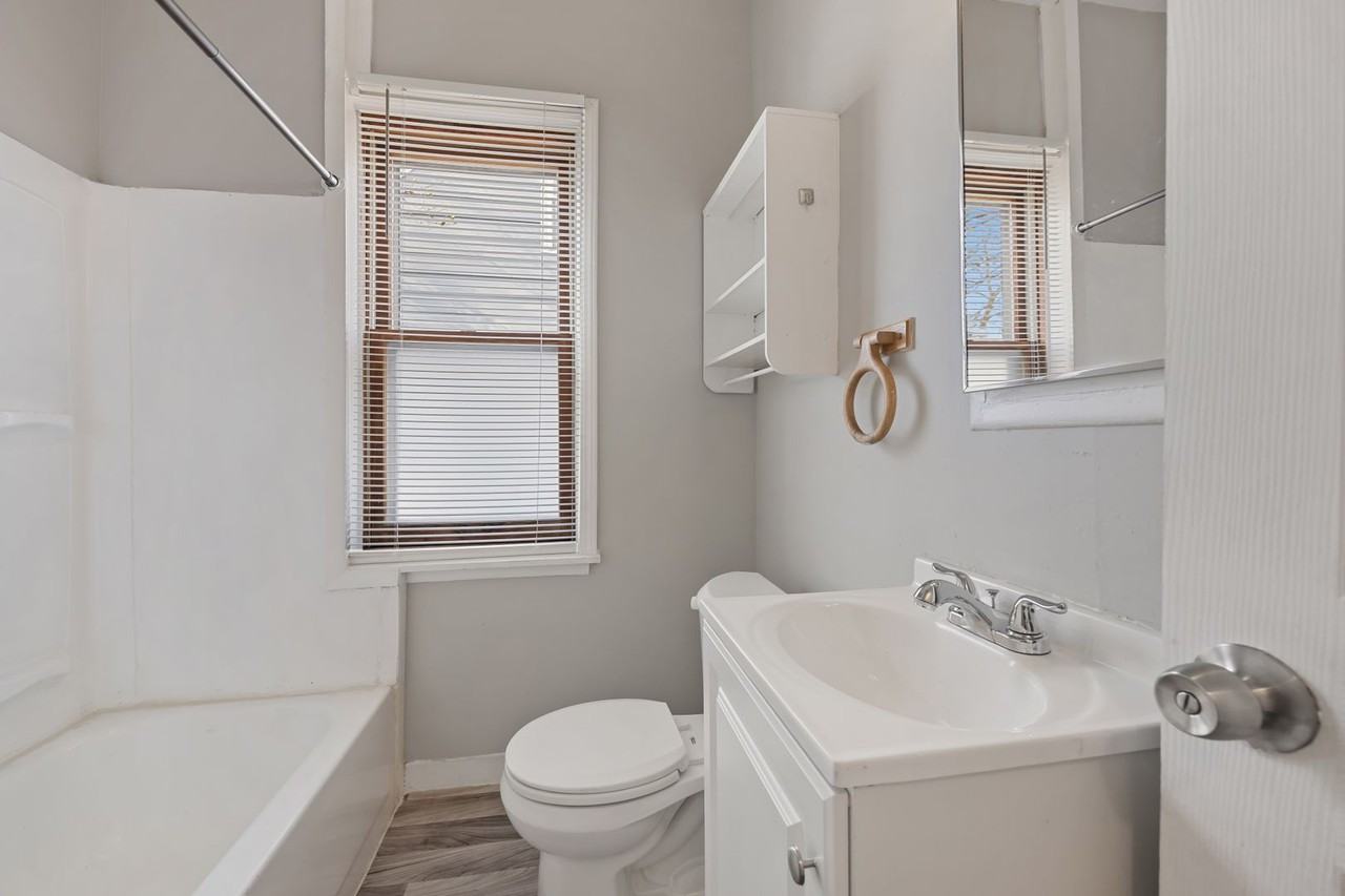 7028 Maxwell Ave - Photo 7 of 12