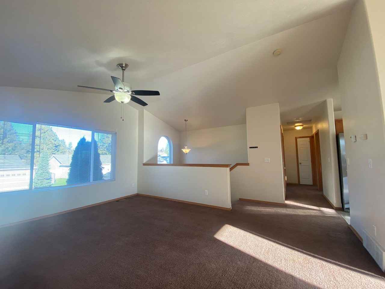 122 West Pinecrest Lane - Photo 2 of 16