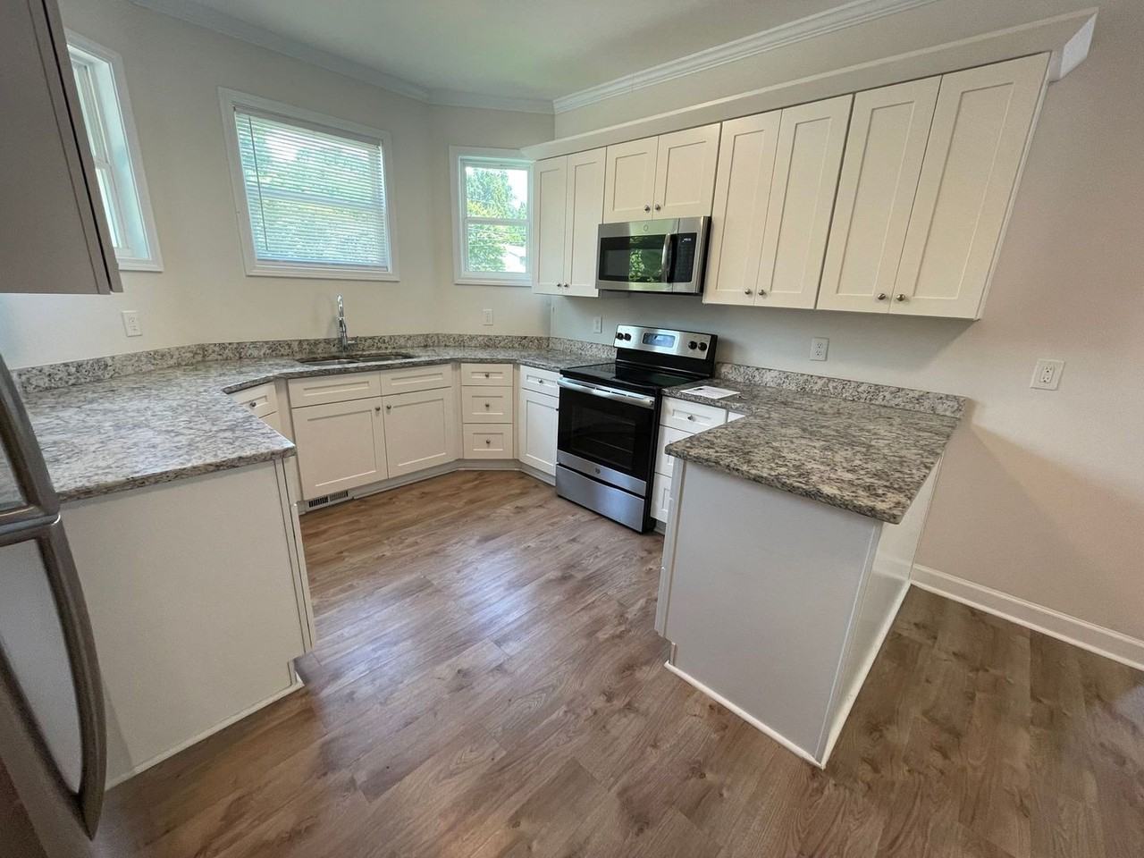 483 First St - Photo 4 of 11