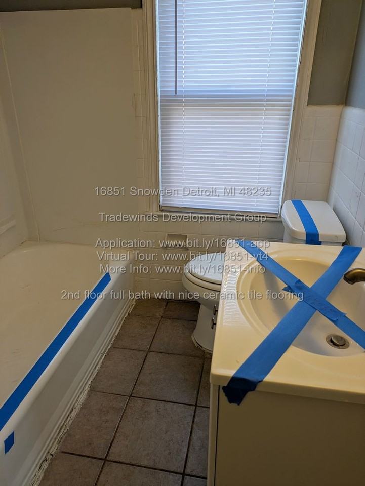 16851 Snowden St - Photo 5 of 13