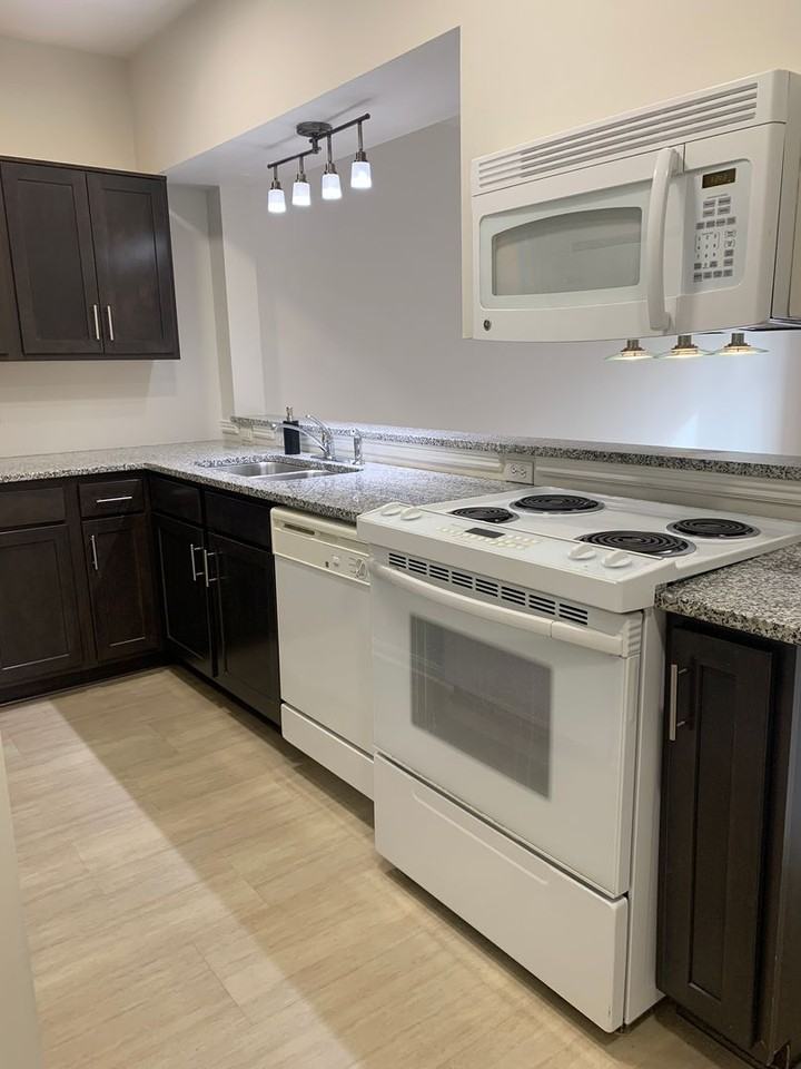 2745 Grinstead Dr #106 - Photo 4 of 18