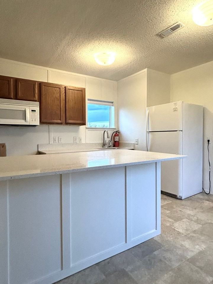 19571 Boones Ferry Rd Ne - Photo 2 of 16