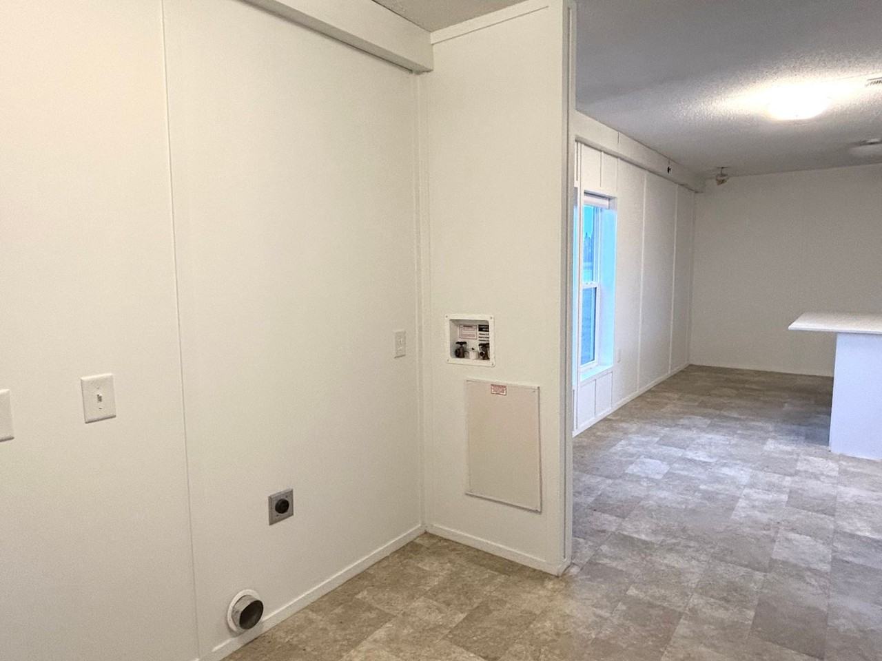 19571 Boones Ferry Rd Ne - Photo 3 of 16