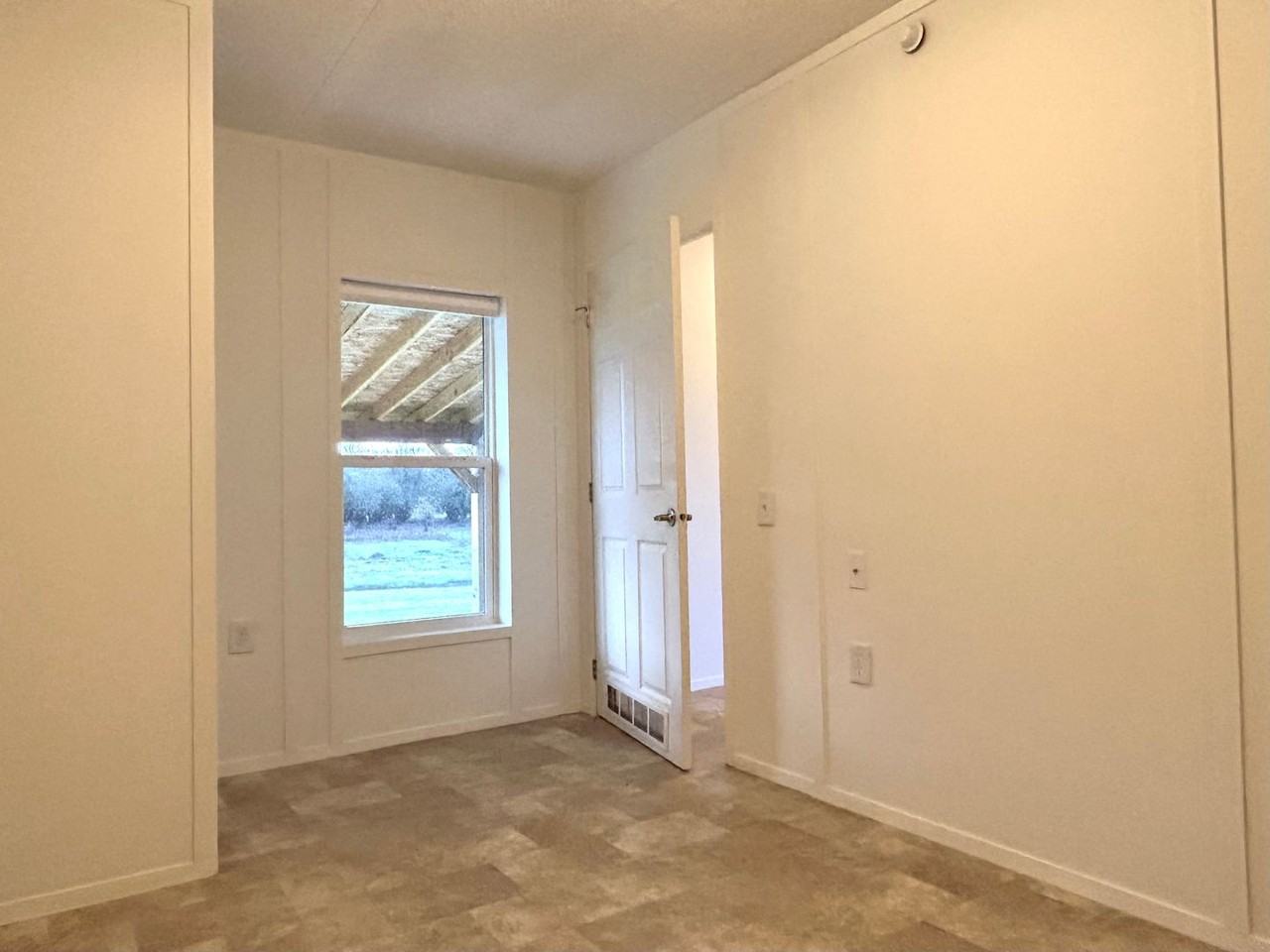 19571 Boones Ferry Rd Ne - Photo 7 of 16