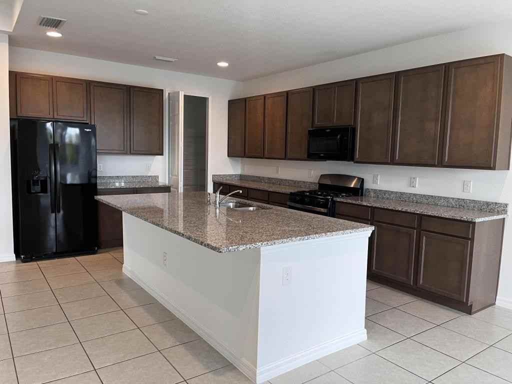 19736 Lonesome Pine Dr - Photo 3 of 29