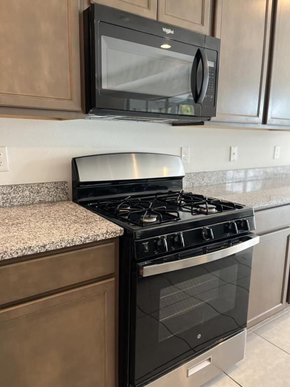 19736 Lonesome Pine Dr - Photo 4 of 29