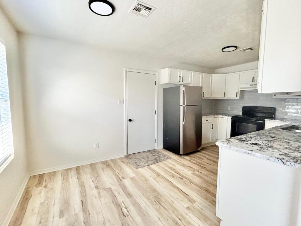 1214 Nw Columbia Ave - Photo 2 of 17