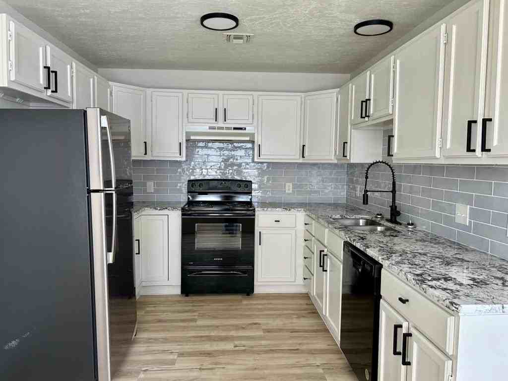 1214 Nw Columbia Ave - Photo 3 of 17