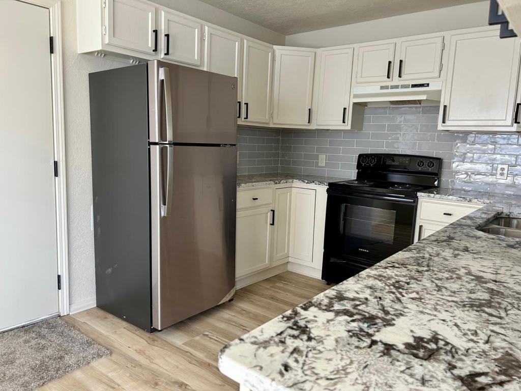 1214 Nw Columbia Ave - Photo 4 of 17