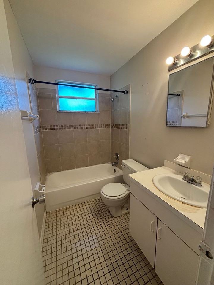 325 5th Avenue South #C - Photo 3 of 6