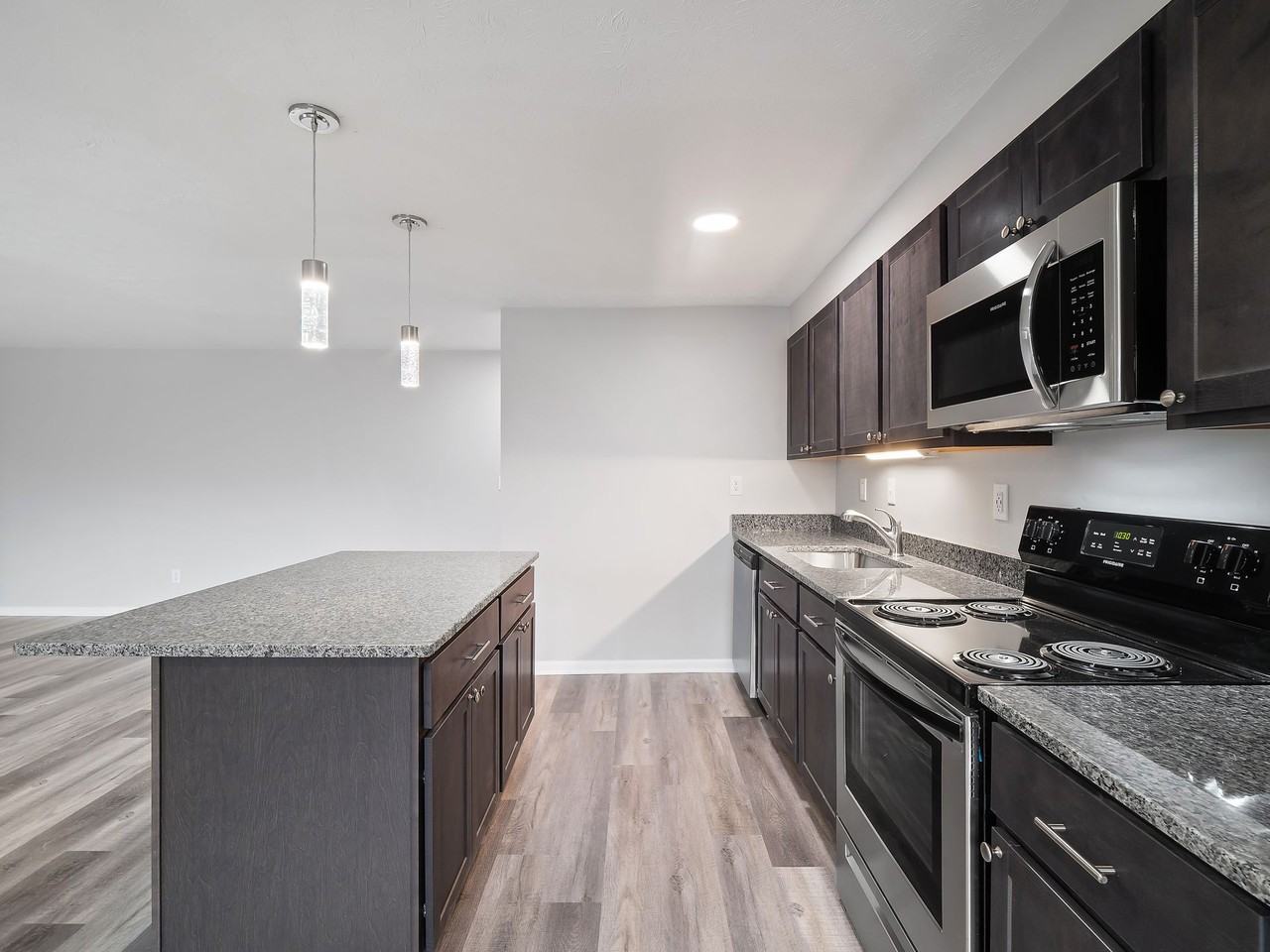 Claridge House Apartments - Photo 3 of 20